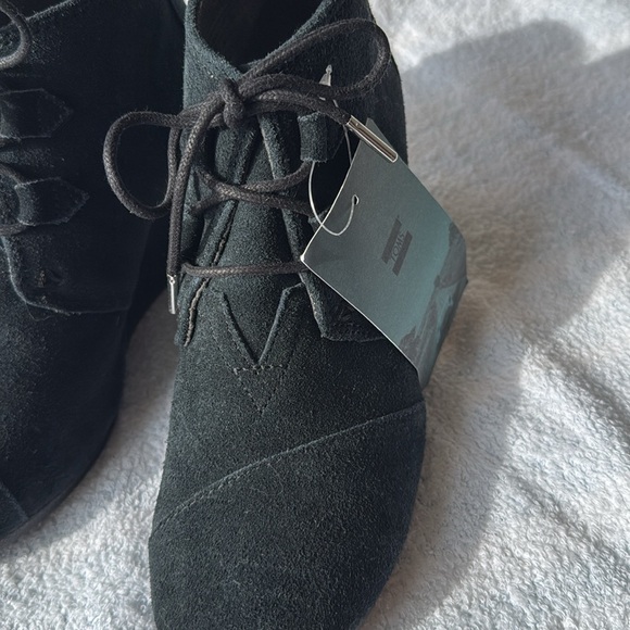 NWT TOMS booties. Size 8 1/2/black. - Picture 3 of 6